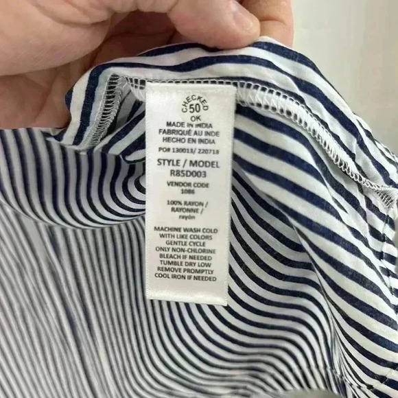 Splendid Women’s Blue & White Striped Short Sleeve Pajama Style Top Size L NWT - Picture 6 of 9
